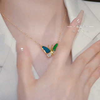 🦋色の変化する蝶のネックレス