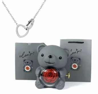 クマと永遠の薔薇が刻印されたハートのネックレス