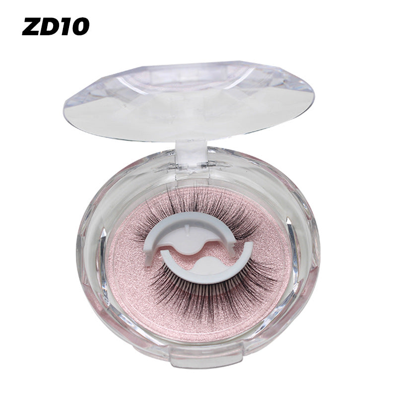 1 つ購入すると、接着剤不使用のつけまつげが 3 本無料になります