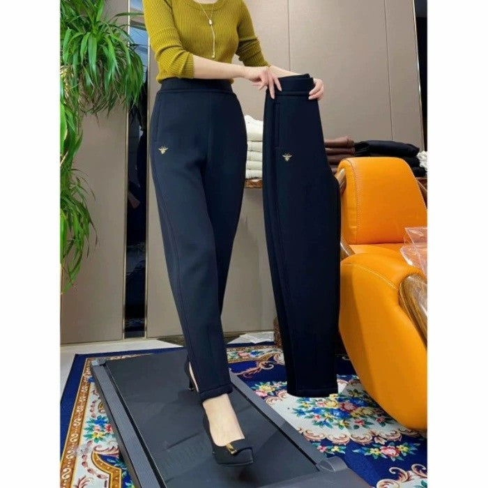 ゆったりとしたハイウエストのスラックス