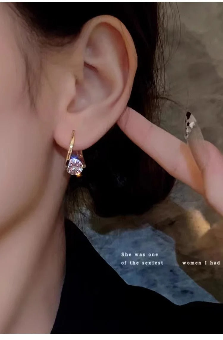ニッチなデザイン、高級な絶妙なジルコンのイヤリング、ファッショナブルで多用途