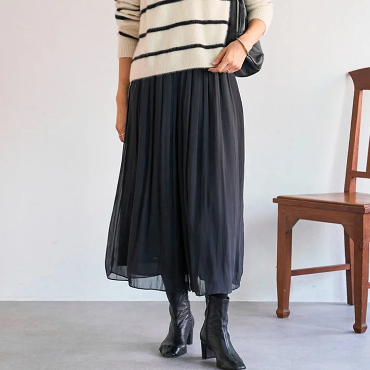 シフォン・プリーツ・ワイドパンツ（キュロット）。オートクチュール級の柔らかなチュール素材を使用し、シワになりにくく、透け感もゼロ