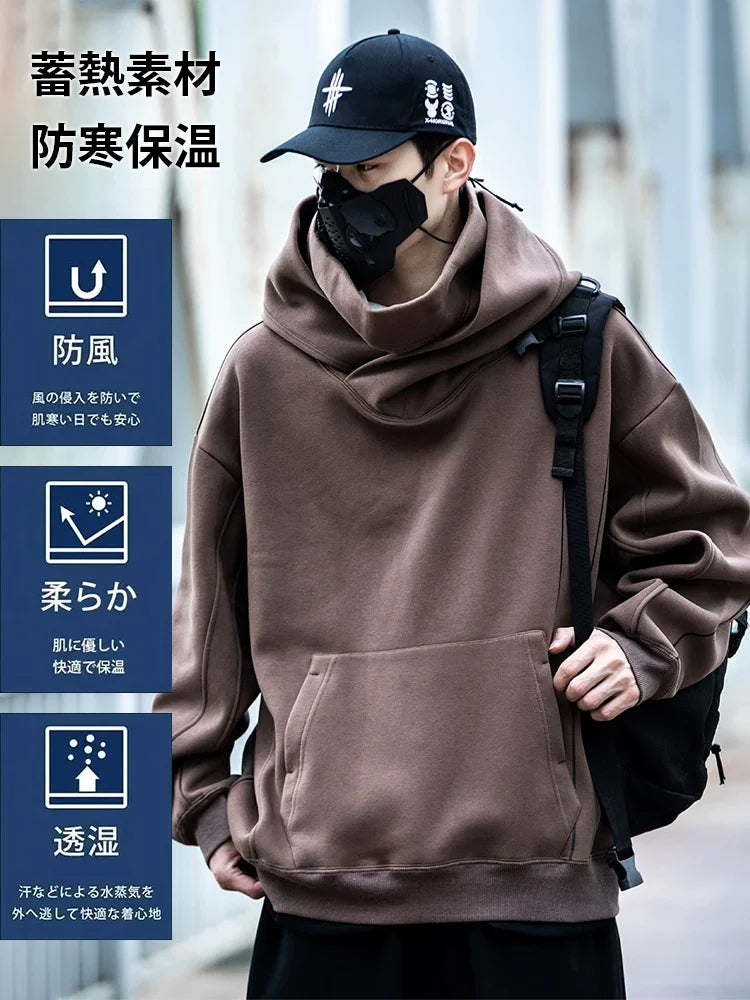 【日本の美学が息づく最新トレンド】日本の「わび・さび」の精神を融合させた、神秘的な佇まいとマイナス10℃の極寒にも耐えうる高機能を兼ね備えたフーディー。顔周りを覆う二重構造のハイネックと、美しいシルエットを際立たせる立体的なカッティングが特徴です