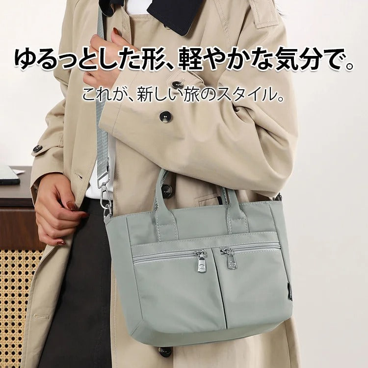 機能性とスタイルを両立。軽くて防水の大容量ショルダー（女性用）